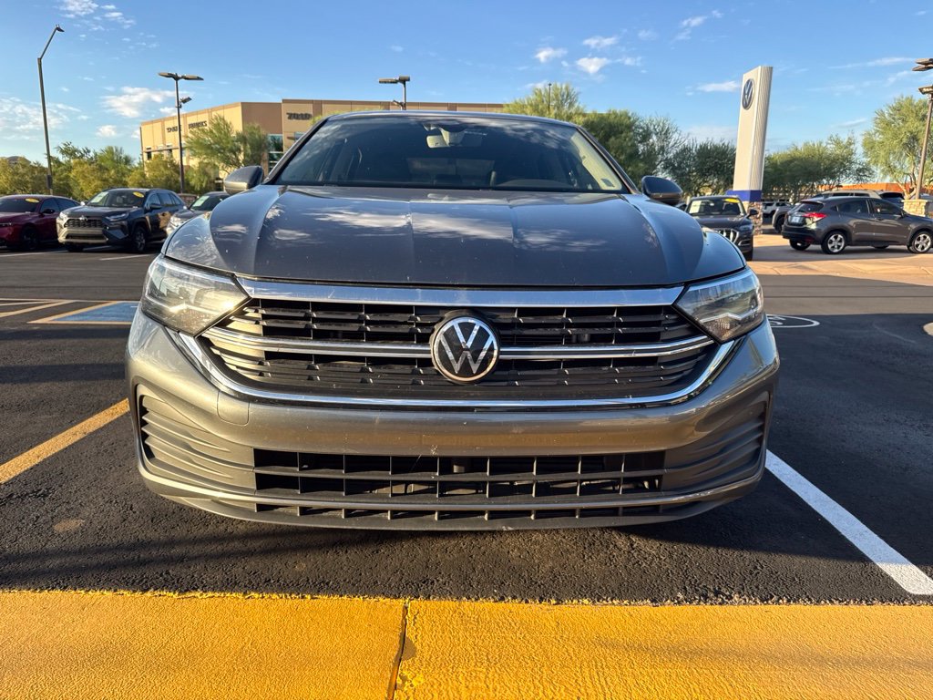 Used 2023 Volkswagen Jetta SE FWD image 2