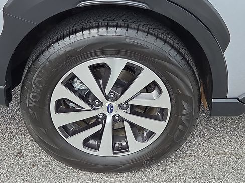 Used 2025 Subaru Outback Premium AWD/4WD image 7