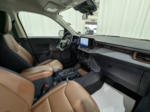 Used 2023 Ford Maverick Lariat w/ Lariat Luxury Package image 11