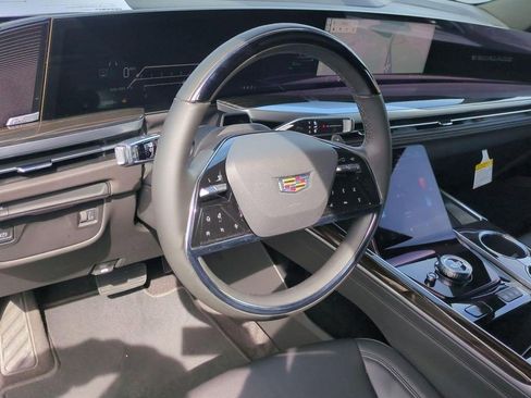 Certified 2025 Cadillac Escalade ESV Luxury RWD image 8