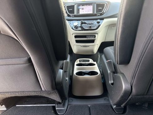 Used 2023 Chrysler Voyager LX FWD image 17
