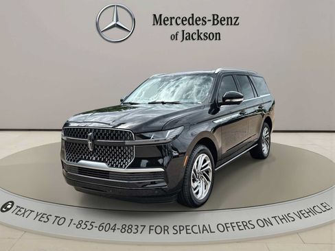 Used 2026 Lincoln Navigator Reserve AWD/4WD image 4