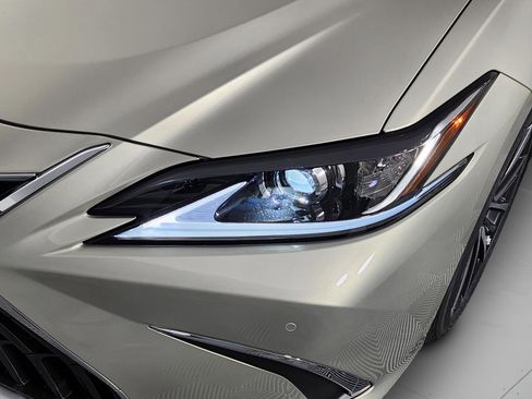 New 2025 Lexus ES 350 w/ Premium Package image 31