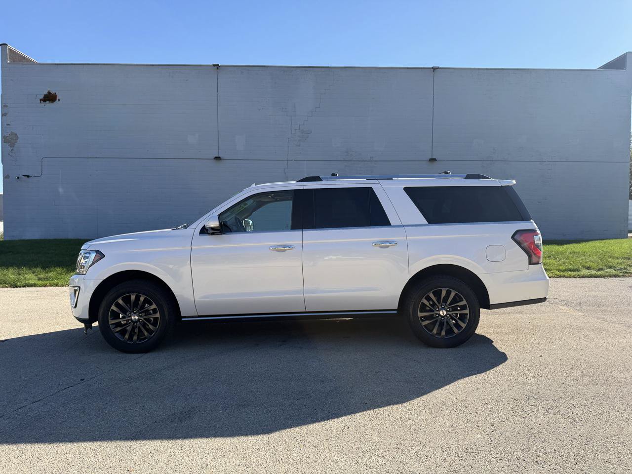 Used 2019 Ford Expedition Max Limited w/ Equipment Group 301A AWD/4WD image 4