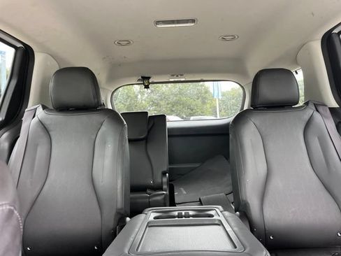 Used 2024 Kia Carnival EX FWD image 24