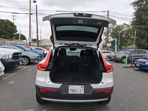 Used 2022 Volvo XC40 T5 Momentum AWD/4WD image 8
