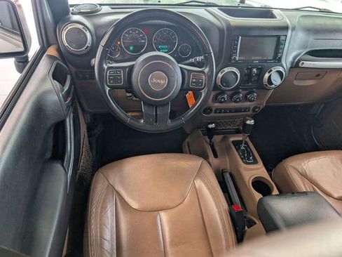 Used 2017 Jeep Wrangler Unlimited Rubicon w/ Connectivity Group image 11