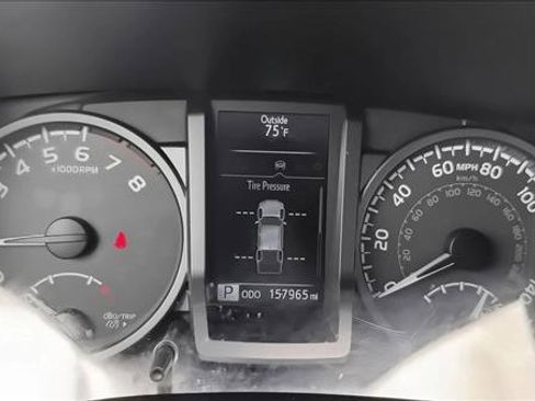 Used 2017 Toyota Tacoma TRD Off-Road AWD/4WD image 12