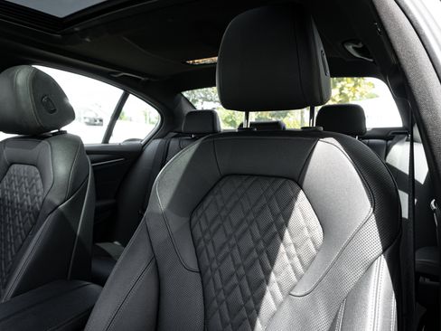 Used 2021 BMW 540i w/ M Sport Package RWD image 16