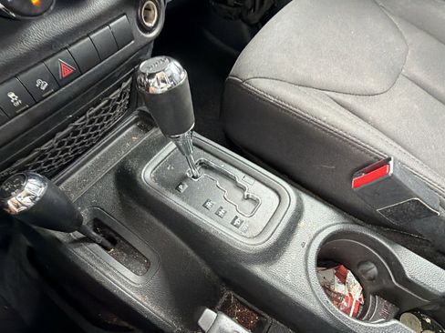 Used 2018 Jeep Wrangler Unlimited Sport S AWD/4WD image 30