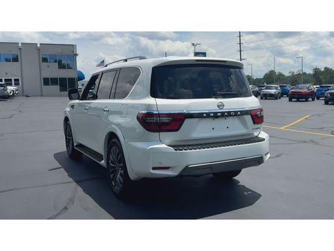 Used 2024 Nissan Armada Platinum w/ Captain's Chairs Package RWD image 6