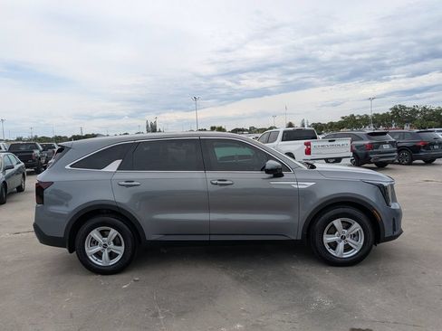 Certified 2024 Kia Sorento LX FWD image 9