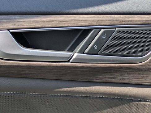 New 2025 Volkswagen Atlas SEL image 11