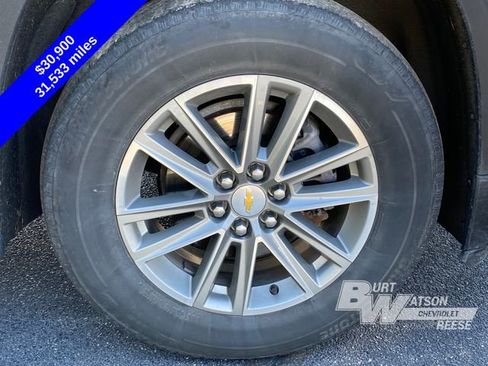 Used 2023 Chevrolet Traverse LT FWD image 25