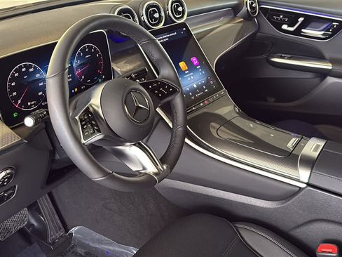 Used 2025 Mercedes-Benz GLC 300 4MATIC image 27