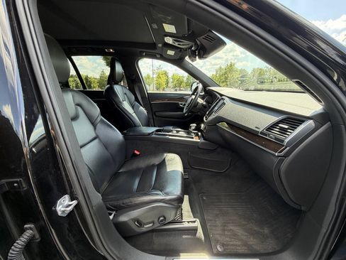 Used 2019 Volvo XC90 T5 Momentum FWD image 16