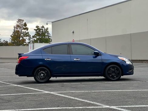 Used 2018 Nissan Versa SV FWD image 6