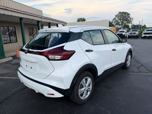 Used 2023 Nissan Kicks S FWD image 3