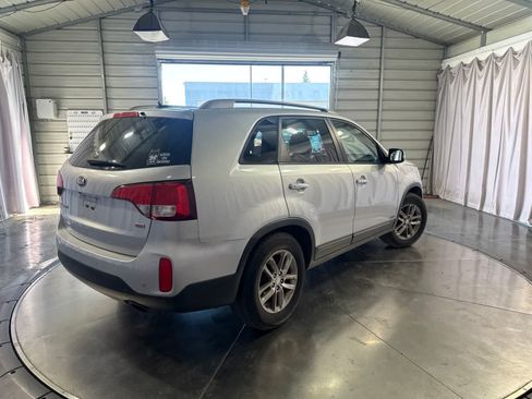 Used 2015 Kia Sorento LX AWD/4WD image 5