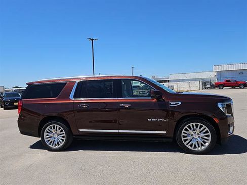 Certified 2023 GMC Yukon XL Denali w/ Denali Reserve Package AWD/4WD image 6