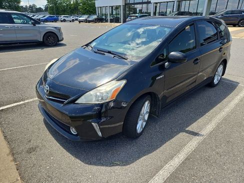 Used 2013 Toyota Prius V Five FWD image 3