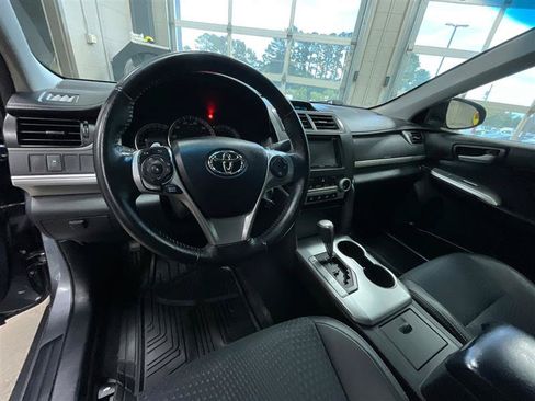 Used 2014 Toyota Camry SE FWD image 13
