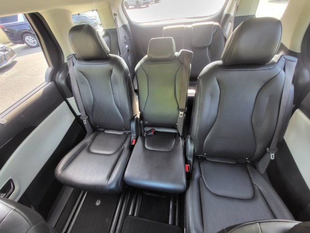 Certified 2024 Kia Carnival EX FWD image 12