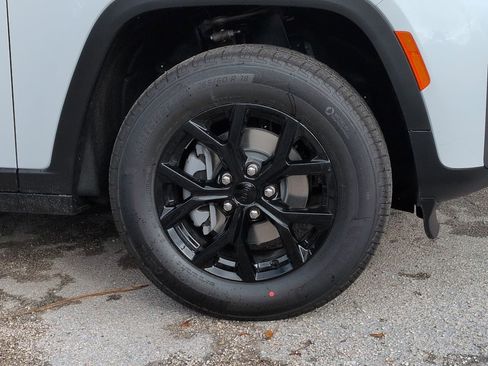 New 2026 Jeep Grand Cherokee Altitude image 10