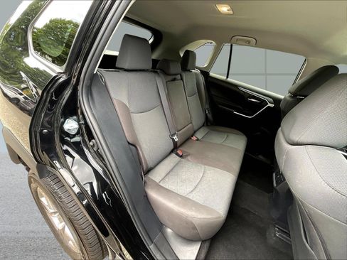 Used 2025 Toyota RAV4 XLE FWD image 27