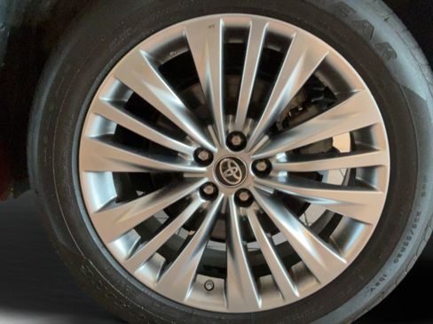 Certified 2024 Toyota Highlander Platinum AWD/4WD image 48
