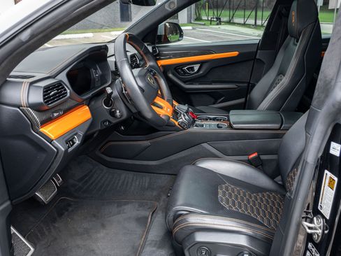 Used 2020 Lamborghini Urus AWD/4WD image 24