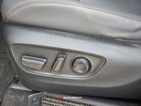 Used 2023 Toyota Sienna XSE AWD/4WD image 18