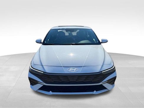 Used 2025 Hyundai Elantra Limited FWD image 11