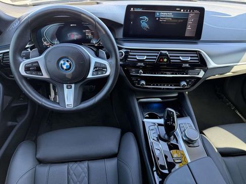 Used 2023 BMW 530e xDrive w/ Executive Package image 15
