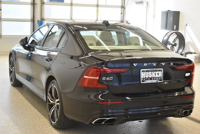 Used 2022 Volvo S60 T8 R-Design Expression w/ Premium Package AWD/4WD image 10