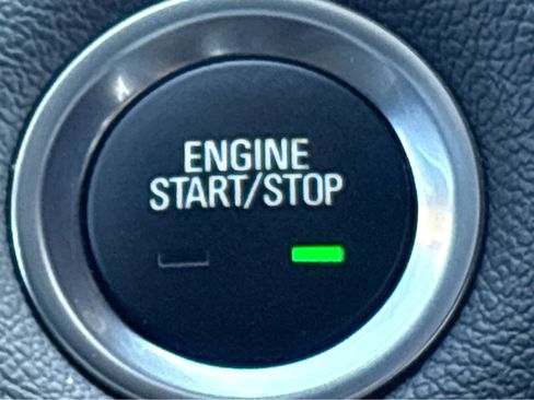 Used 2023 Chevrolet Traverse RS image 5