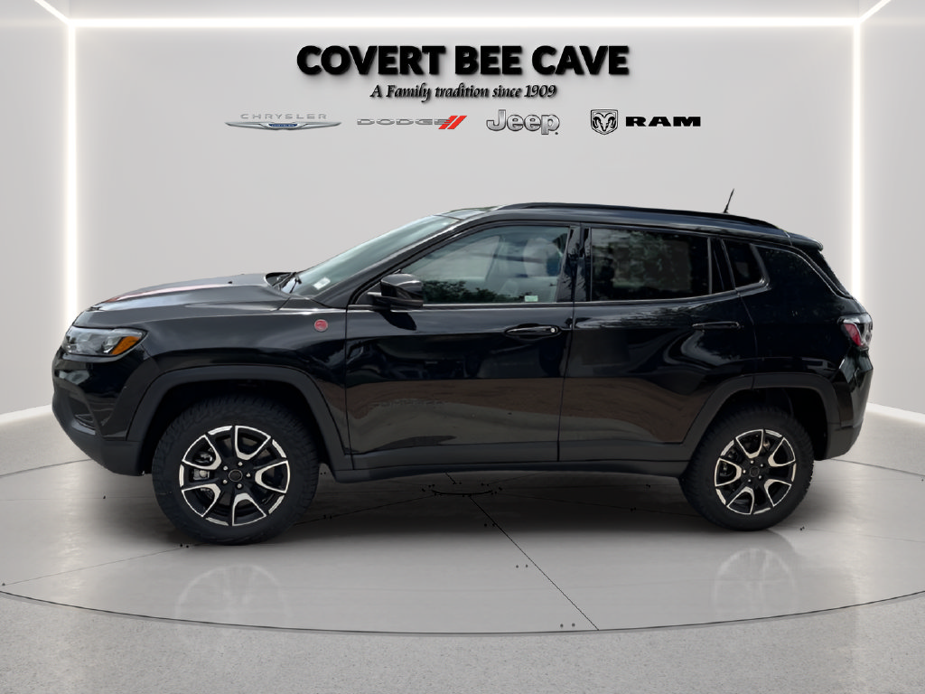 New 2026 Jeep Compass Trailhawk w/ Sun, Sound & Navigation Group AWD/4WD image 4
