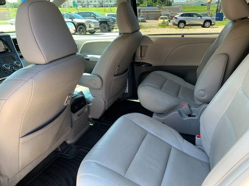 Used 2017 Toyota Sienna XLE Premium AWD/4WD image 14
