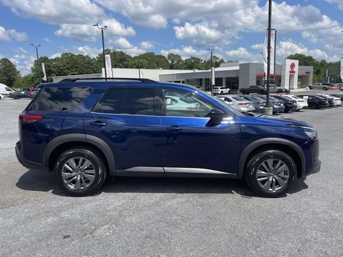 Used 2025 Nissan Pathfinder SV FWD image 2