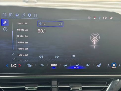 Used 2025 Chevrolet Equinox EV LT w/ Comfort Package FWD image 33