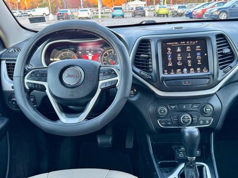 Used 2016 Jeep Cherokee Limited FWD image 17