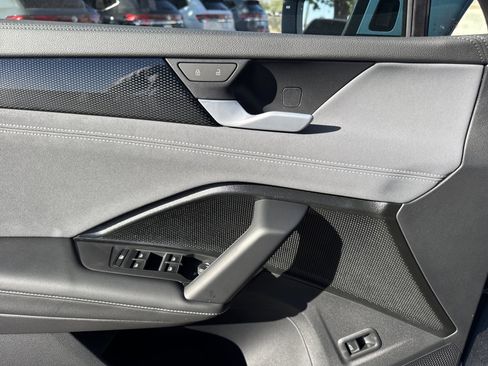 New 2026 Volkswagen Tiguan SE image 13