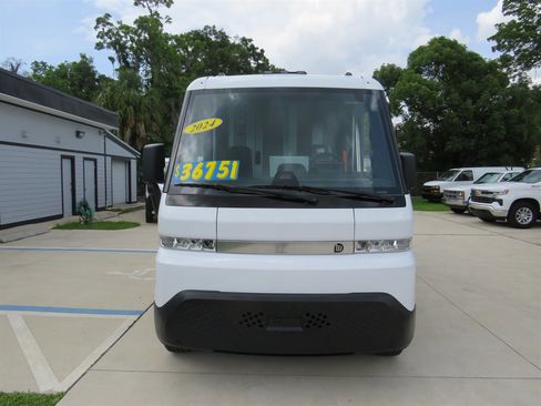 Used 2024 Chevrolet Brightdrop 400 w/ Commercial Equipment Package AWD/4WD image 2