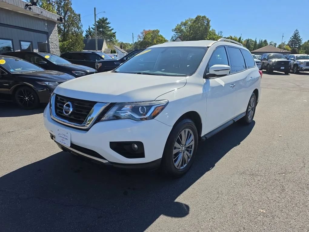 Used 2017 Nissan Pathfinder SV AWD/4WD image 3