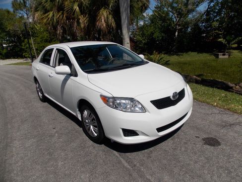 Used 2010 Toyota Corolla image 1