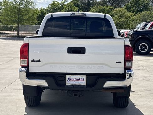 Used 2020 Toyota Tacoma SR5 AWD/4WD image 5