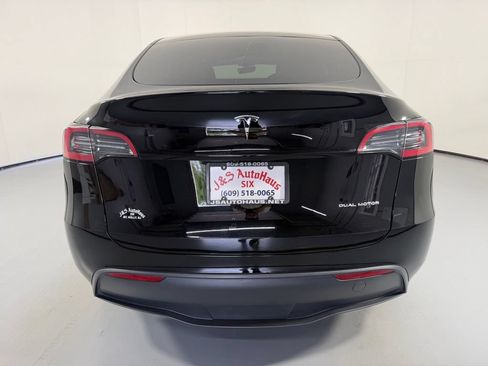 Used 2024 Tesla Model Y Long Range AWD/4WD image 6