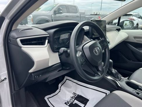 Used 2025 Toyota Corolla LE FWD image 9