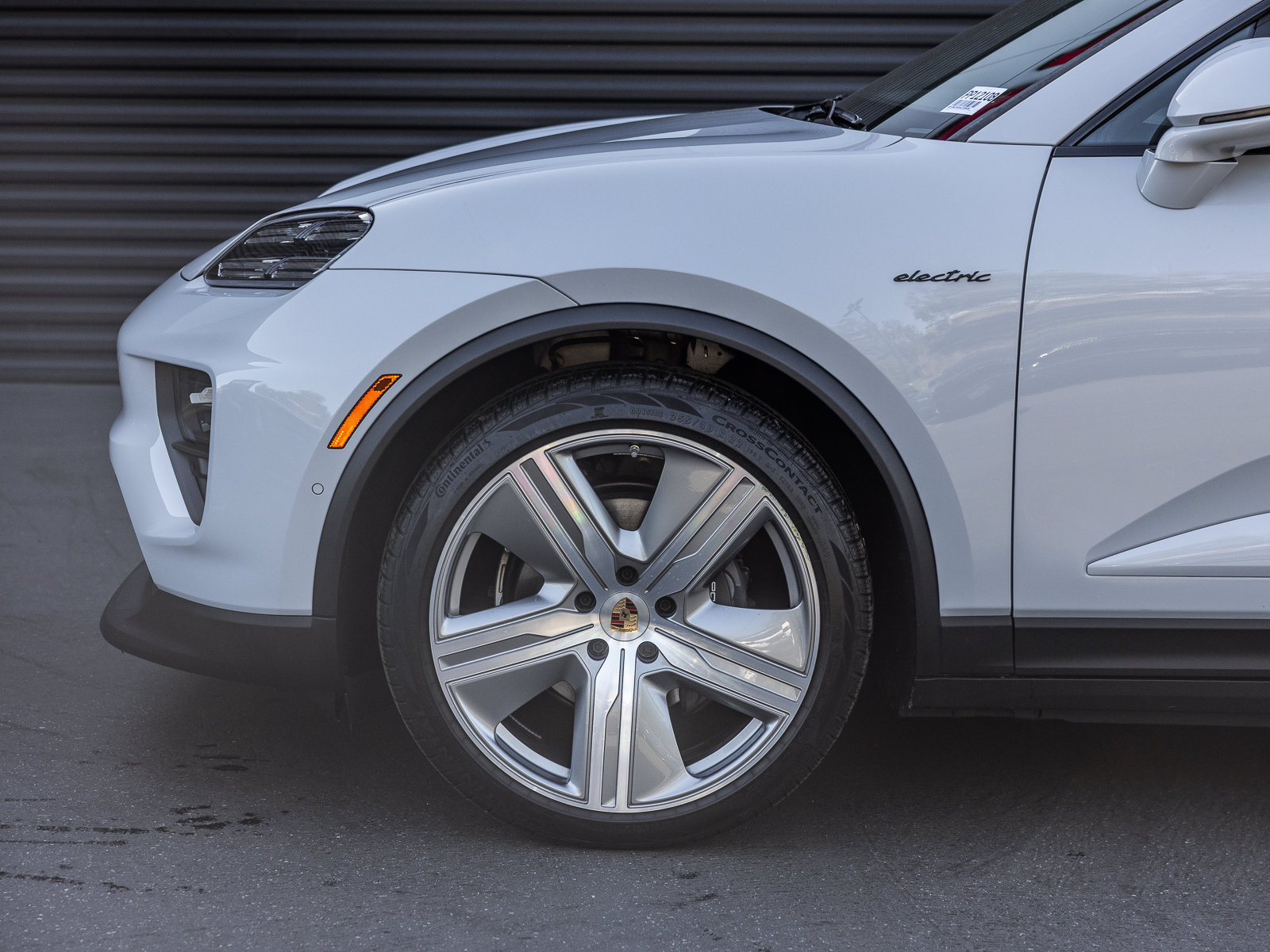 Certified 2025 Porsche Macan 4 Electric AWD/4WD image 11
