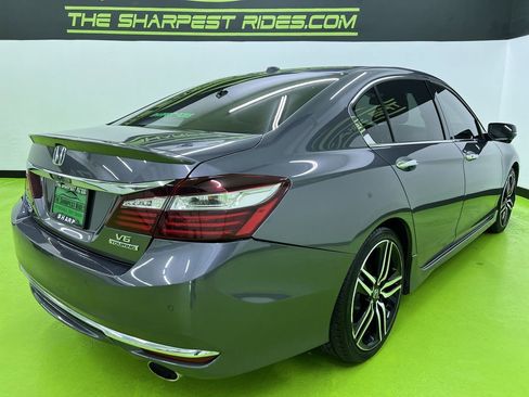 Used 2016 Honda Accord Touring image 9